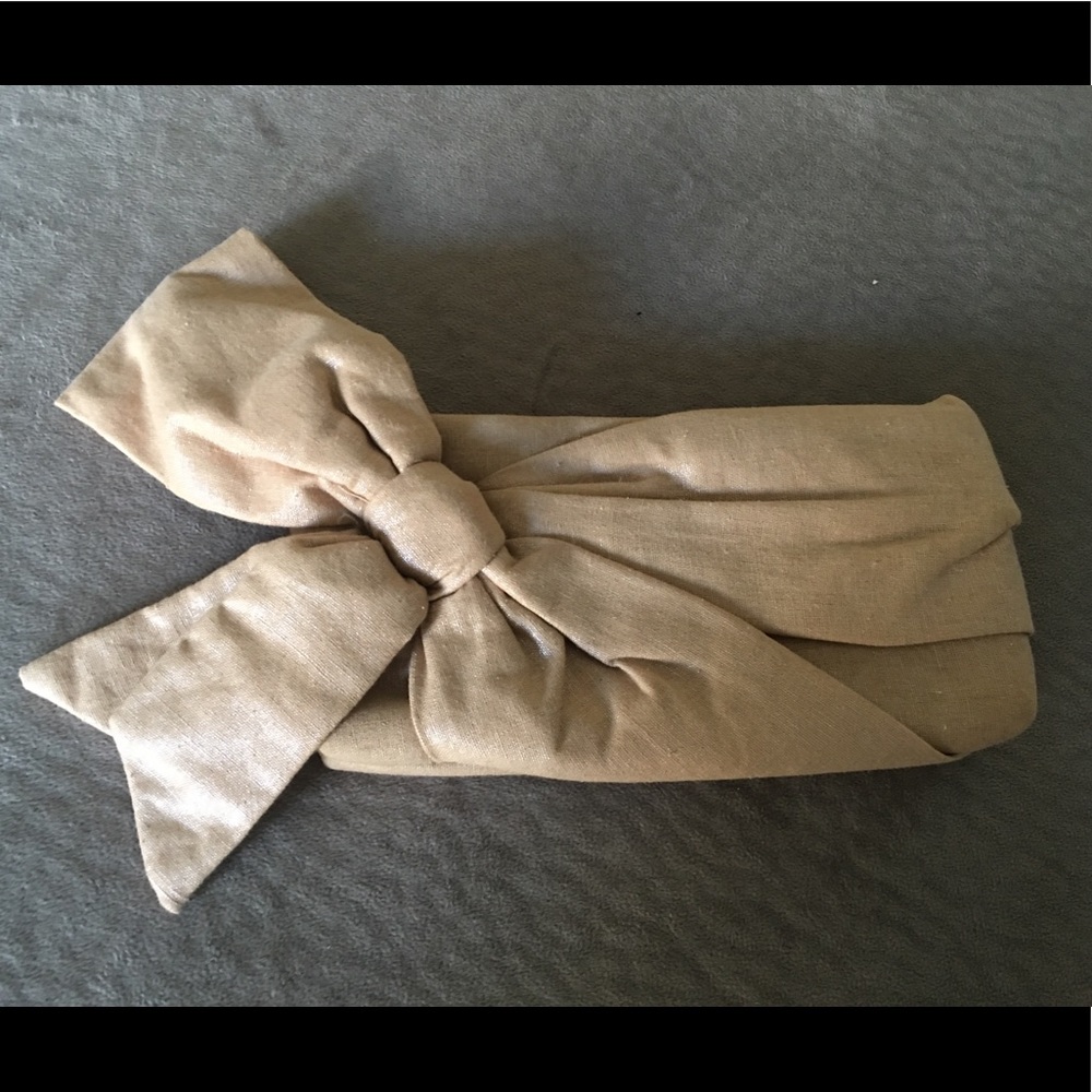 Cute bowed clutch